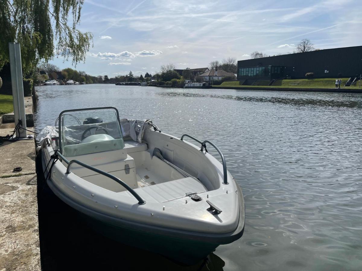 River Guest House With Jacuzzi Fire And Boat Hire Staines-upon-Thames Kültér fotó